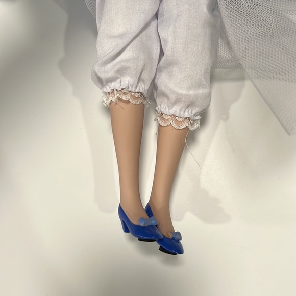 Disney Brass Key Porcelain Snow White Doll - Picture 12 of 12